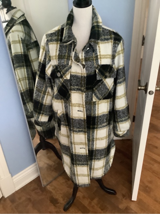 Vince Camuto Jackets & Blazers - Vince Camuto Olive Green, Black & Cream Plaid Teddy Shacket